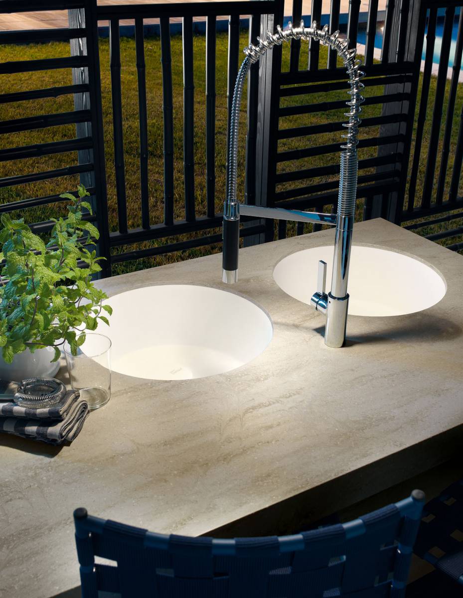 sites/corian.cz/IMG/jpg/kitchen-surface-outdoor-charm-02-2.jpg